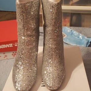 Women silver ankle boots.